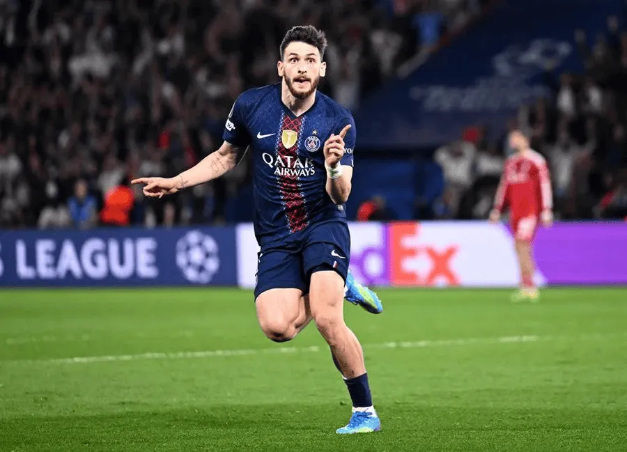 九游娱乐-K77本场7射2正进1球,3解围2抢断4造犯规,11对抗7成功