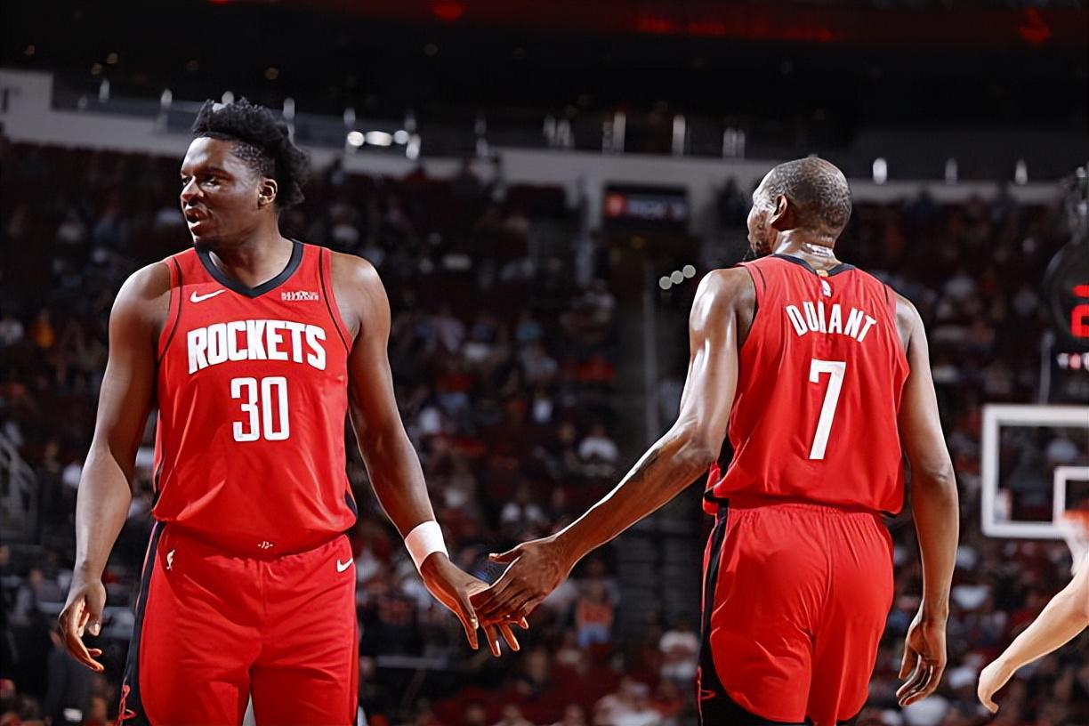 各种黄油手!火箭替补中锋在进攻端真是完全起不到任何作用?