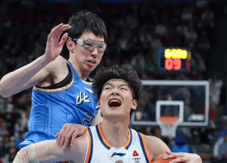 九游娱乐-上海队锁定常规赛第一，大轮休却迎来两将爆发，卢伟指导赛后表态